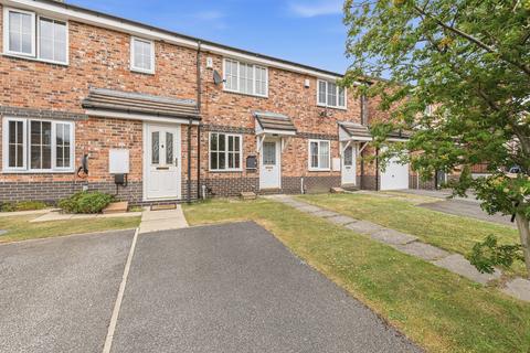 2 bed property, in Mead Road, £190,000
