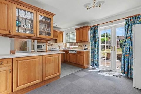 3 bed property, in Mackenzie Road, £600,000