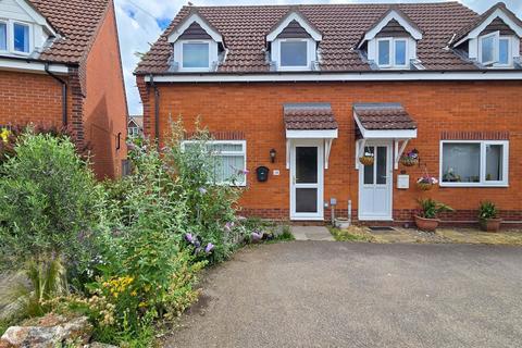 3 bed property, in Dairy Farm Court, £230,000