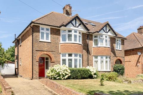 3 bed property, in Leigh Road, £645,000