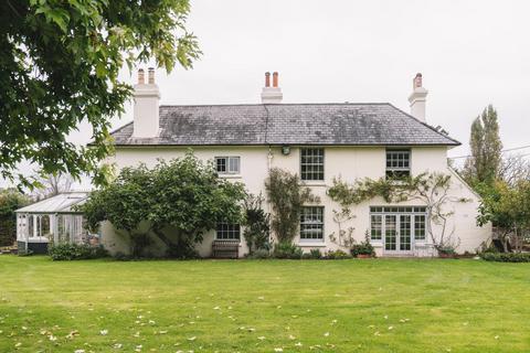 5 bed property, in Scotches Farm II, £2,200,000