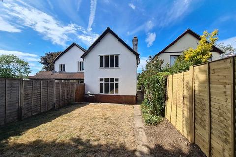 3 bed property, in Leatherhead Road, £550,000