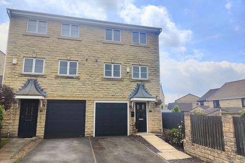 3 bed property, in Birk Hey Close, £295,000
