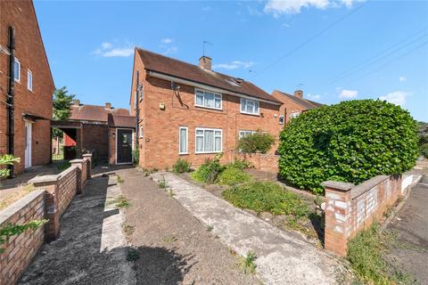2 bed property, in St. Nicholas Close, £375,000