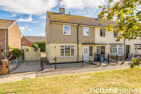 2 bed property, in Marston Avenue, £200,000