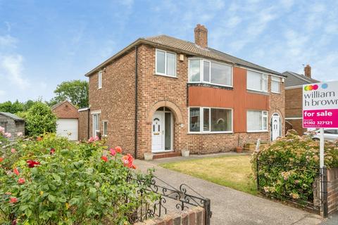 3 bed property, in Ridgewood Avenue, £200,000