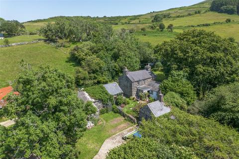 2 bed property, in Clynnogfawr, £995,000