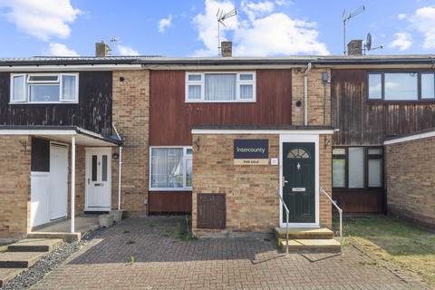 2 bed property, in Rushes Mead, £325,000