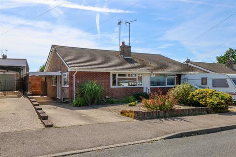 2 bed property, in Amberley Close, £420,000