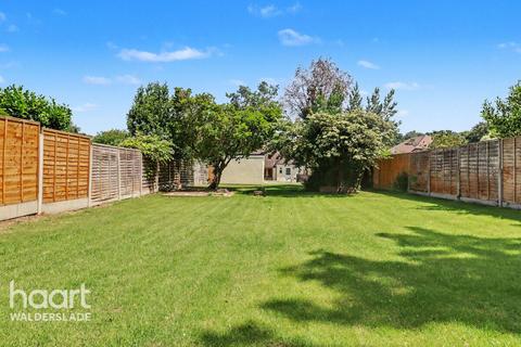 3 bed property, in Maidstone Road, £550,000