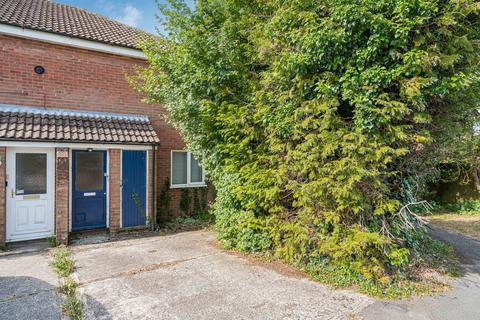 1 bed property, in Ascot Close, £180,000