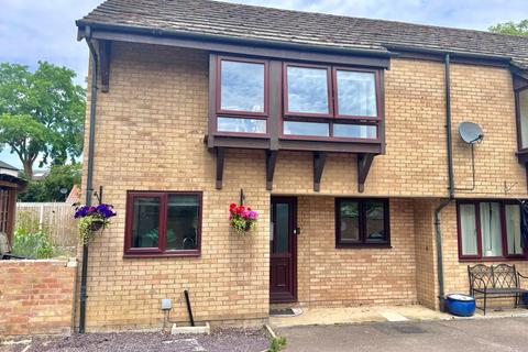 2 bed property, in North Drive, £200,000