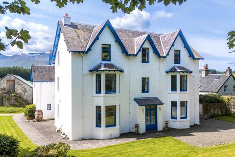 8 bed property, in Corriechoillie Lodge, £775,000