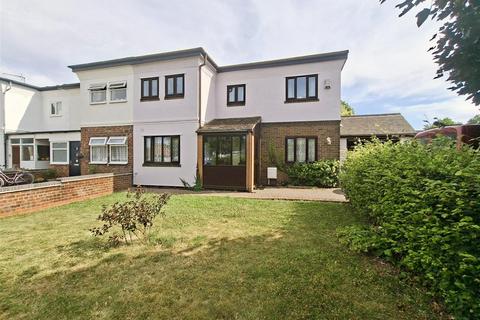 3 bed property, in Common Lane, £285,000
