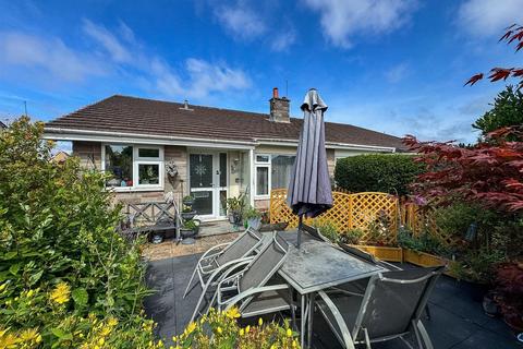 3 bed property, in Robin Close, £265,000