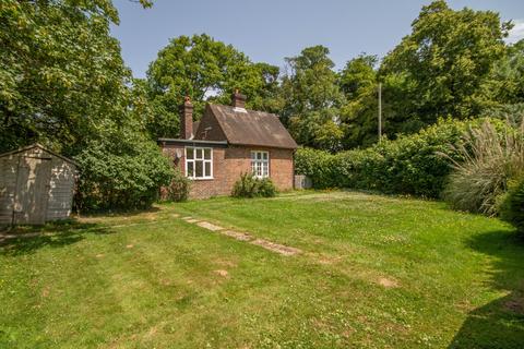 2 bed property, in Isaacs Lane, £425,000