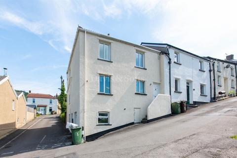 4 bed property, in Hill Street, £170,000