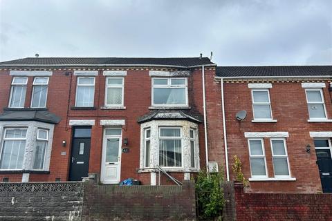 3 bed property, in Albert Terrace, £45,000