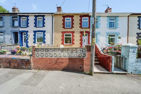 2 bed property, in Brynhyfryd Terrace, £160,000