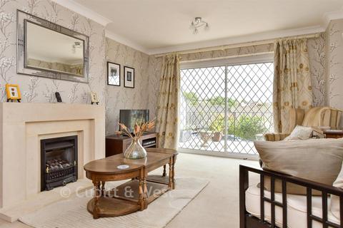 2 bed property, in Westdene Drive, £475,000
