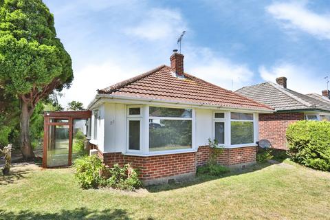 3 bed property, in Enfield Avenue, £390,000