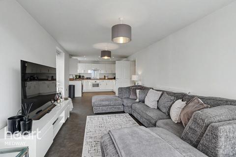 2 bed property, in Starboard Crescent, £250,000