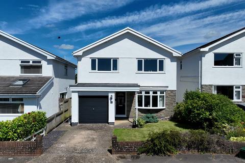 3 bed property, in Gerretts Close, £495,000