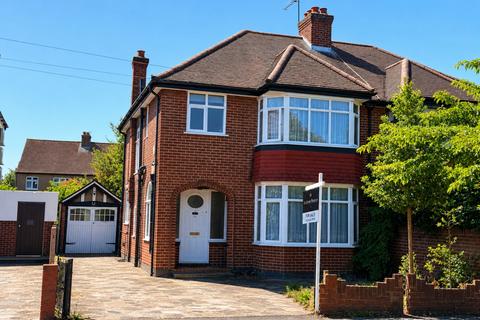 3 bed property, in Ainsdale Crescent, £750,000