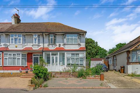 3 bed property, in Chingford Avenue, £575,000