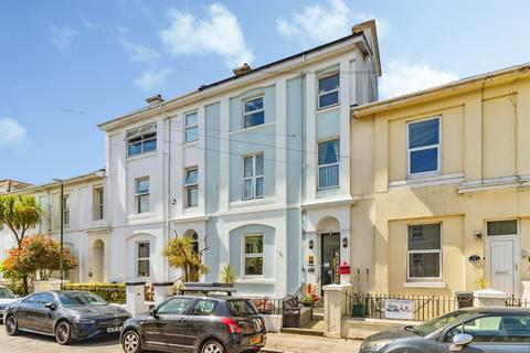 10 bed property, in York Road, £650,000