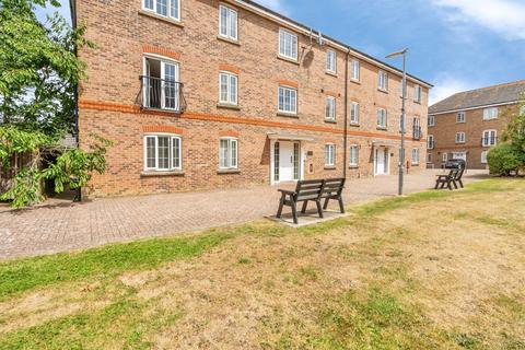 2 bed property, in The Boulevard, £190,000