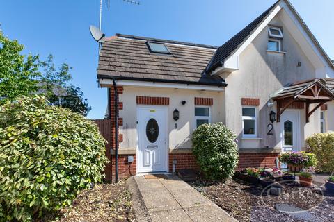 1 bed property, in Orchard Close, £220,000