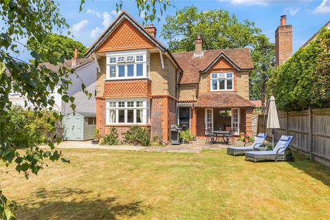 3 bed property, in Red House Lane, £750,000