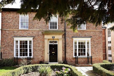 6 bed property, in Grange Road, £425,000