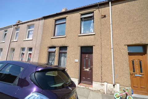3 bed property, in Glyn Street, £70,000