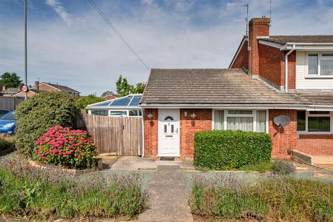 2 bed property, in Firs Court, £280,000