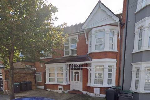 2 bed property, in 58 Lealand Road, £395,000