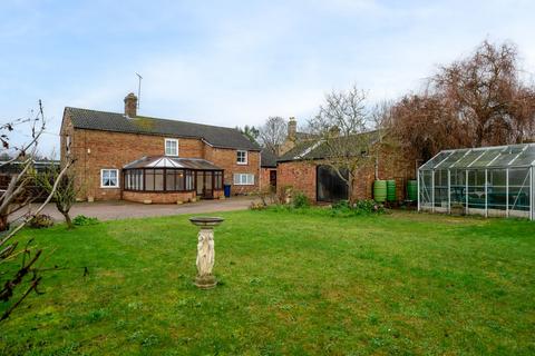 4 bed property, in Huntingdon Road, £350,000