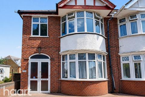 3 bed property, in Old Bedford Road, £325,000
