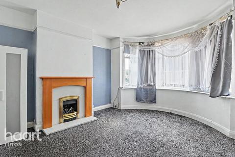 3 bed property, in Old Bedford Road, £325,000