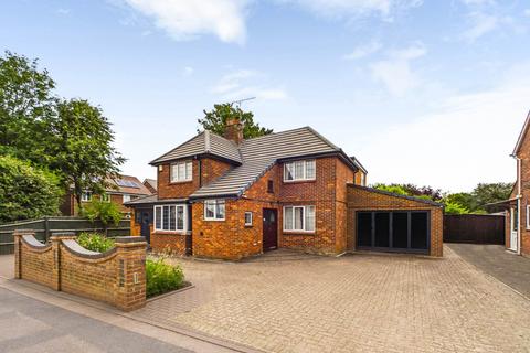 4 bed property, in No Upper Chain, £700,000