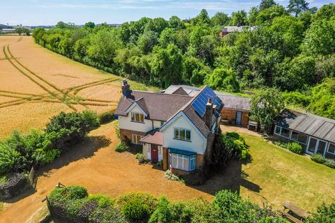 3 bed property, in Deppers Bridge, £700,000