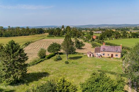 4 bed property, in Spring Lane, £495,000