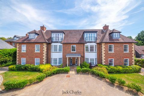 2 bed property, in Long Mill Lane, £425,000