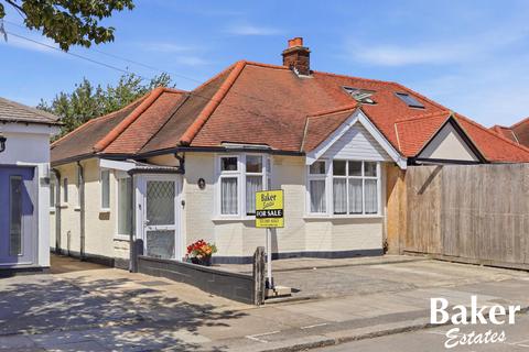 2 bed property, in Kelsie Way, £500,000