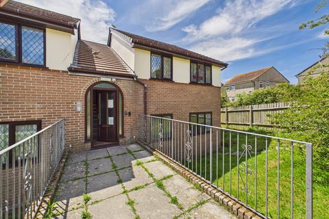 2 bed property, in East Looe PL13, £140,000