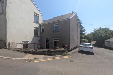 3 bed property, in Two Locks Road, £125,000