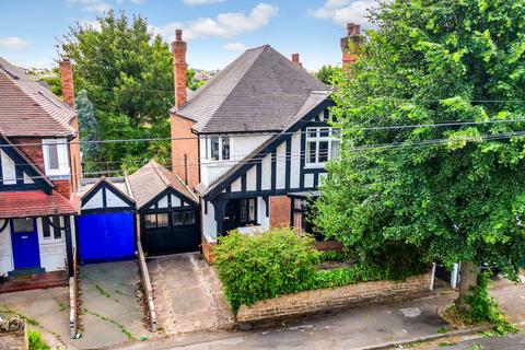 4 bed property, in Chaworth Road, £600,000