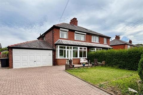 3 bed property, in High Hill Road, £285,000