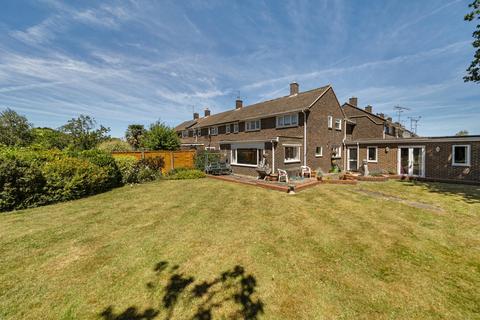 4 bed property, in Winchgrove Road, £500,000